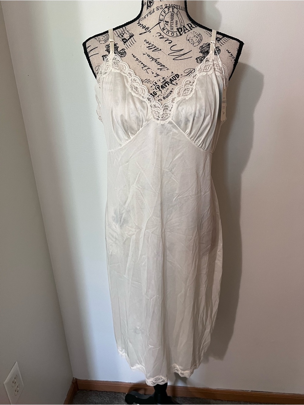 Vintage Fortune Ivory White Lace Trim Full Slip Dress Size 40 M Deadstock NWT